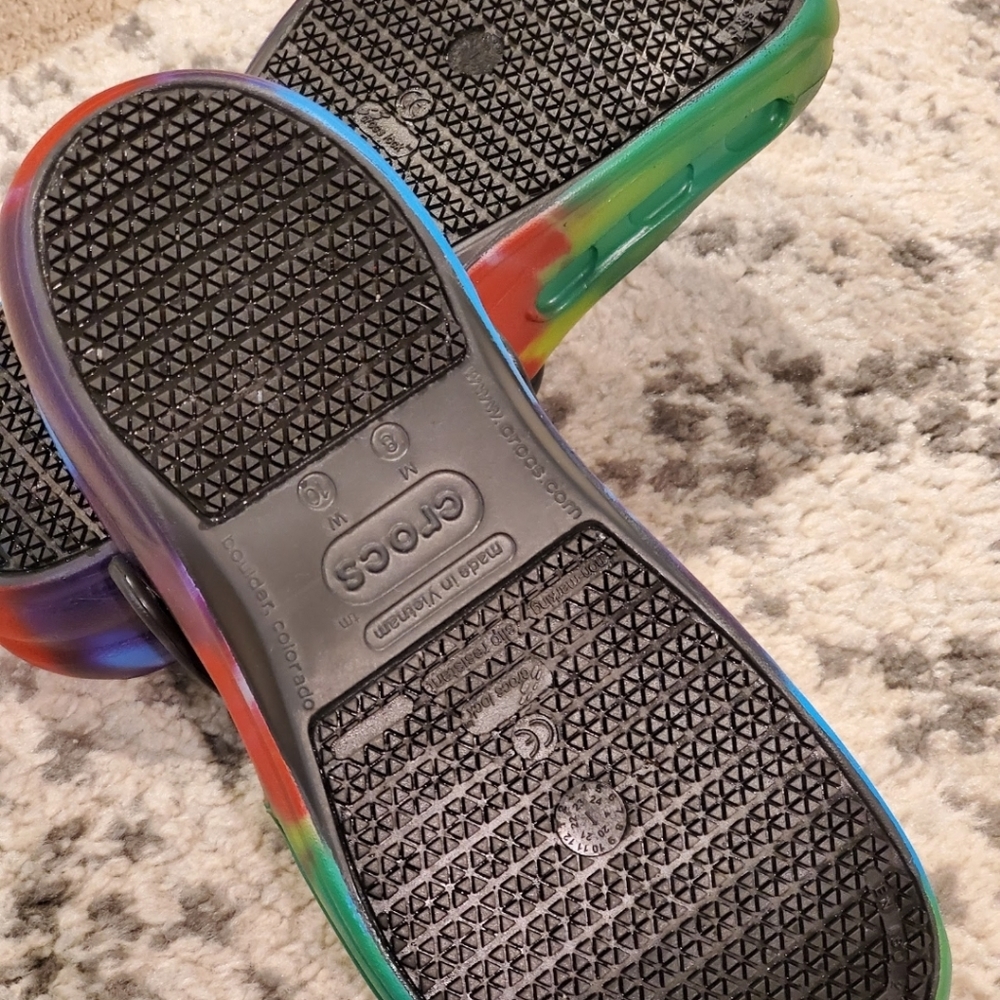 Slip resistant Crocs. - Picture 2 of 3